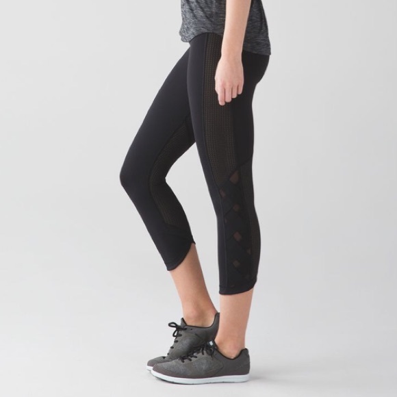 Lululemon Varcity Crop 21” - Picture 1 of 5